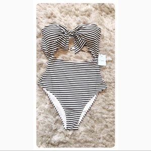 CUPSHE BLACK AND WHITE STRIPED ONE PIECE SWIMSUIT